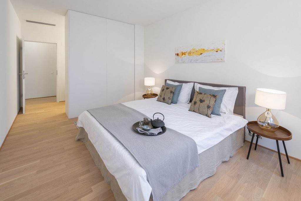 Appartement de 3 ½ pièces

Au centre de Locarno, nous louons un appartement moderne de 3.5 pièces au 1er étage. 

  


Caractéristiques principales de l'appartement : 

  


  * Grand séjour/salle à manger lumineux 
  * Cuisine moderne ouverte avec électroménagers de haute qualité 
  * Salle de bain