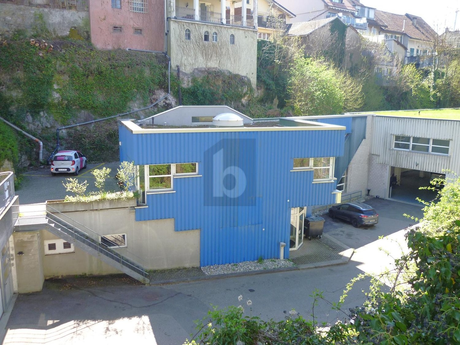208m² office