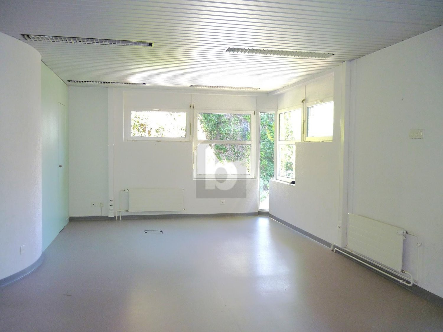 208m² office