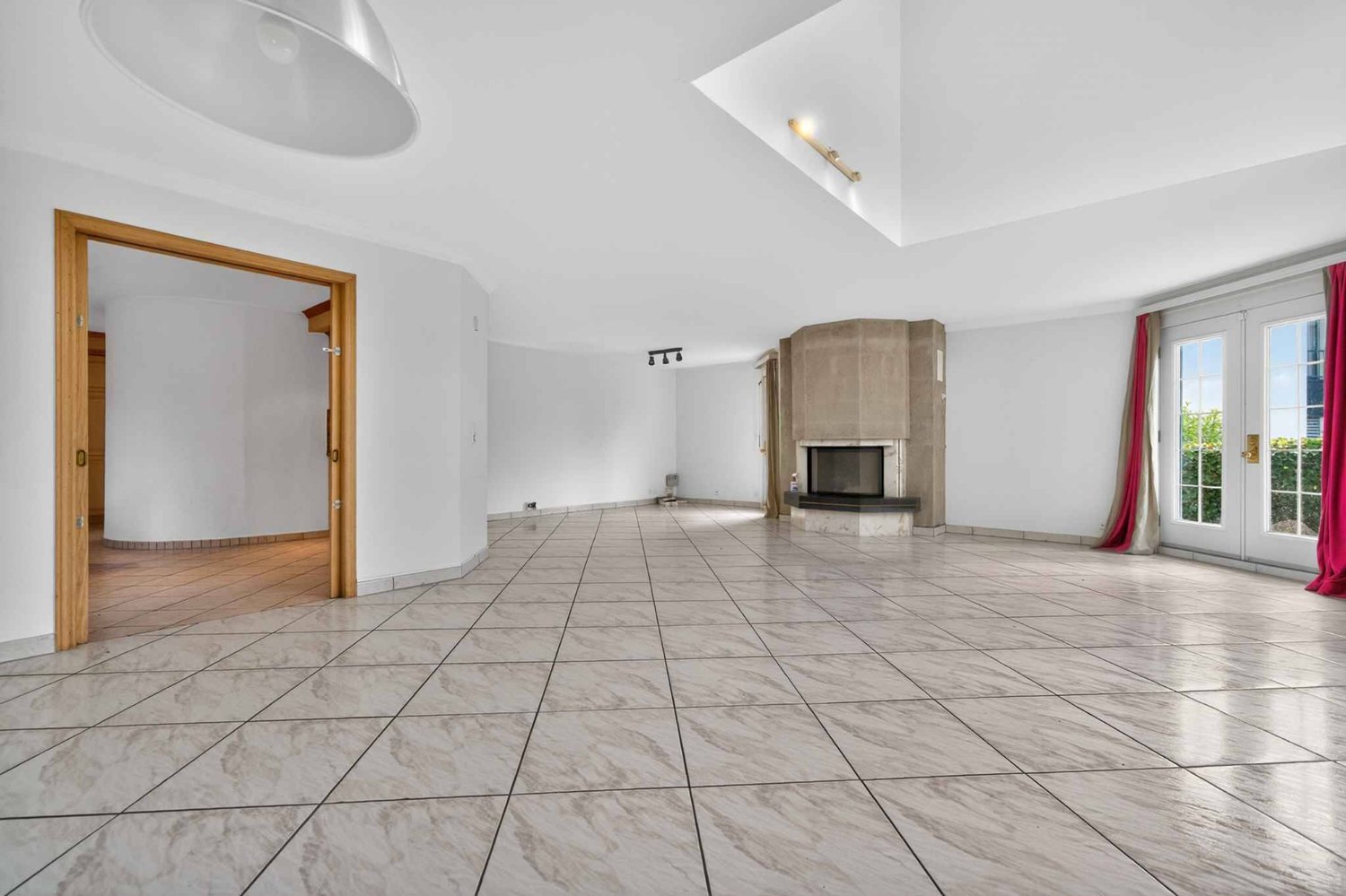 5 rooms villa