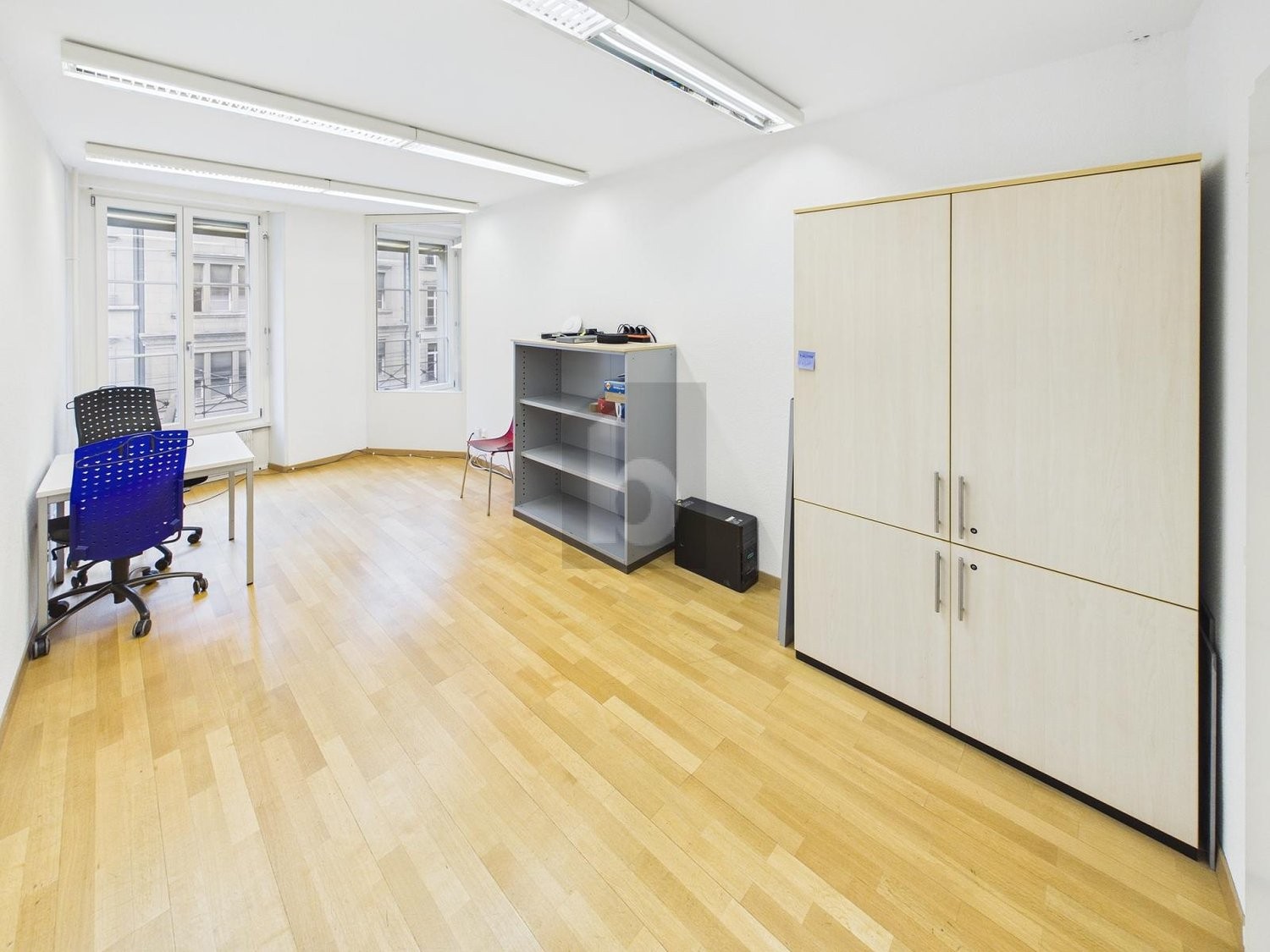 Bureau, photo 1 sur 4