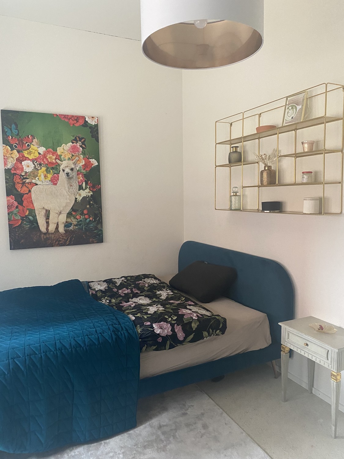 Chambre dans une colocation

Je sous-loue ma chambre meublée de 15 m² dans un grand appartement de 140 m² à Zurich du 13 octobre au 30 novembre.

La chambre dispose d'un lit confortable de 160 cm et d'espaces de rangement.
Vous aurez accès aux parties communes de l'appartement, notamment :

Cuisine 