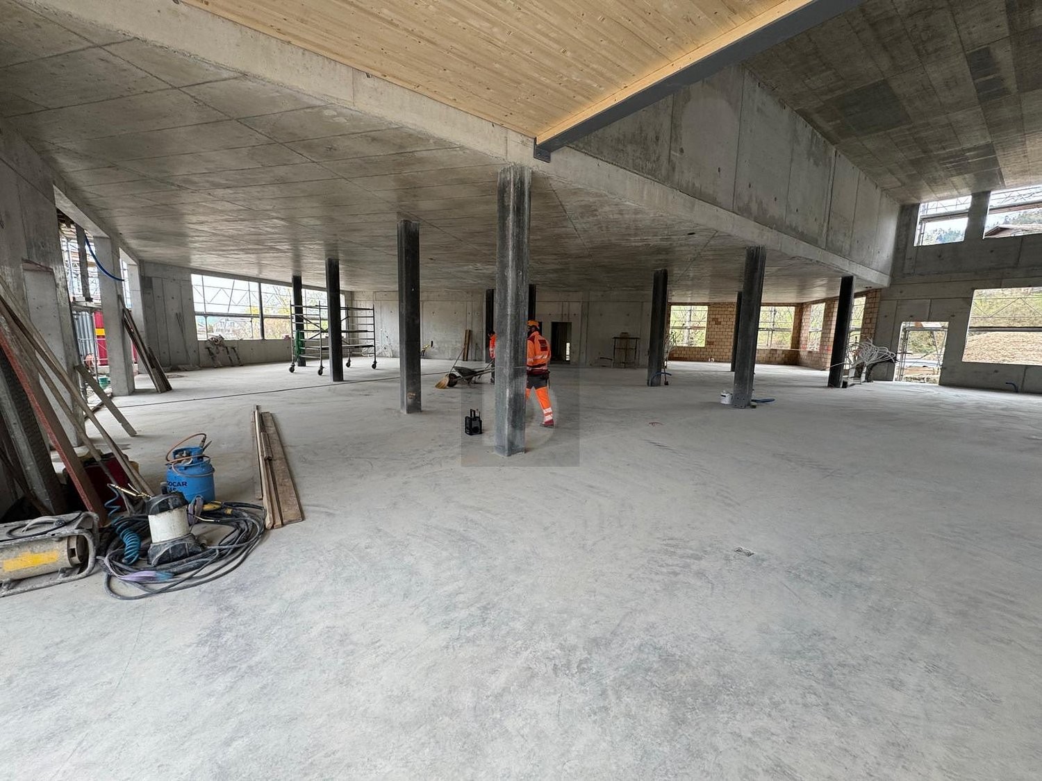 Objet industriel de 272m², photo 1 sur 3