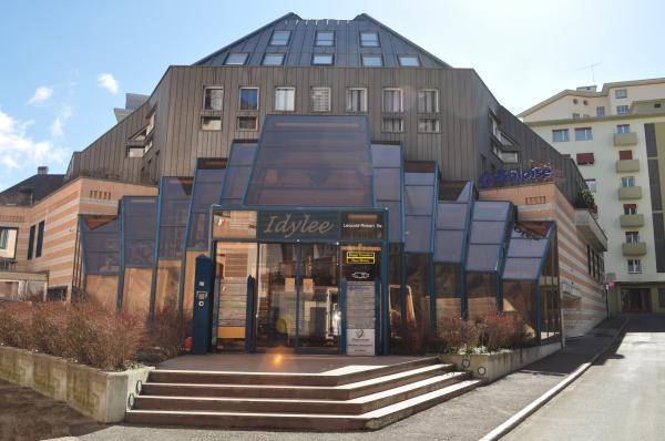 180m² office