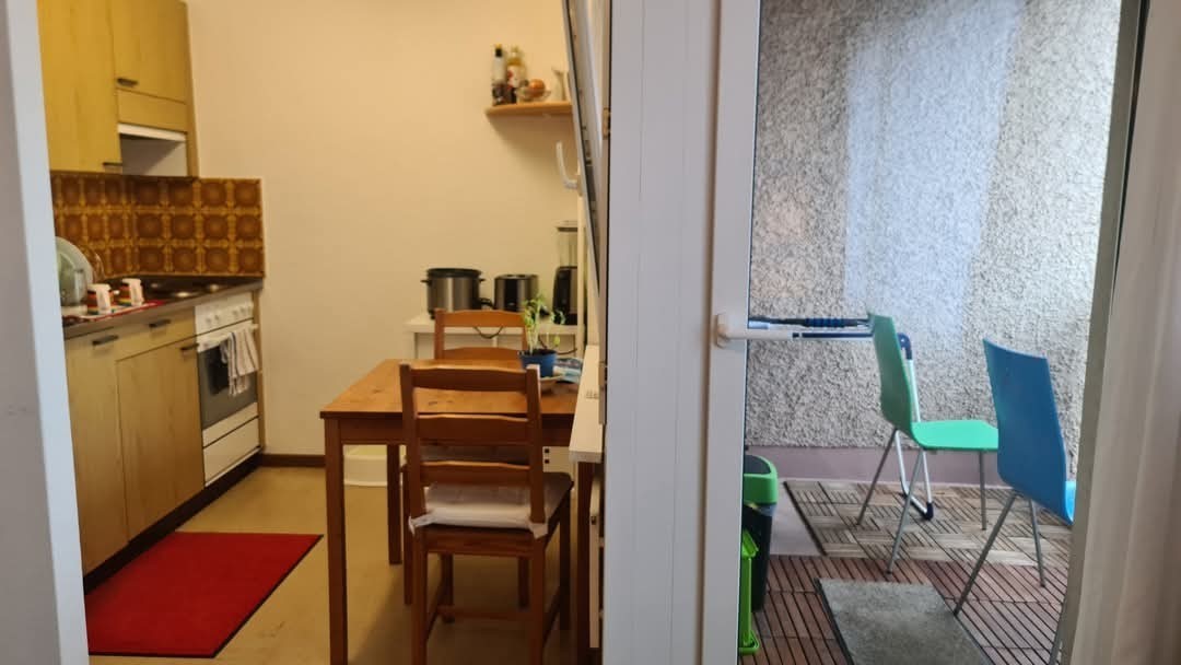 Appartement de 1 ½ pièces

Limité à max. 4 mois : bel et confortable appartement d'une pièce, loyer incluant les charges et la place de parc CHF 1100/mois.