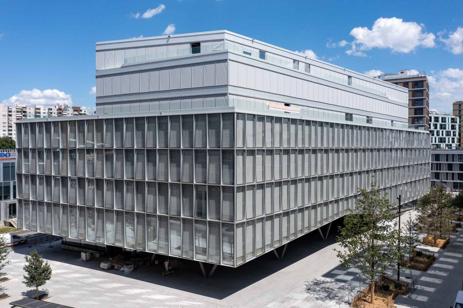 414m² office