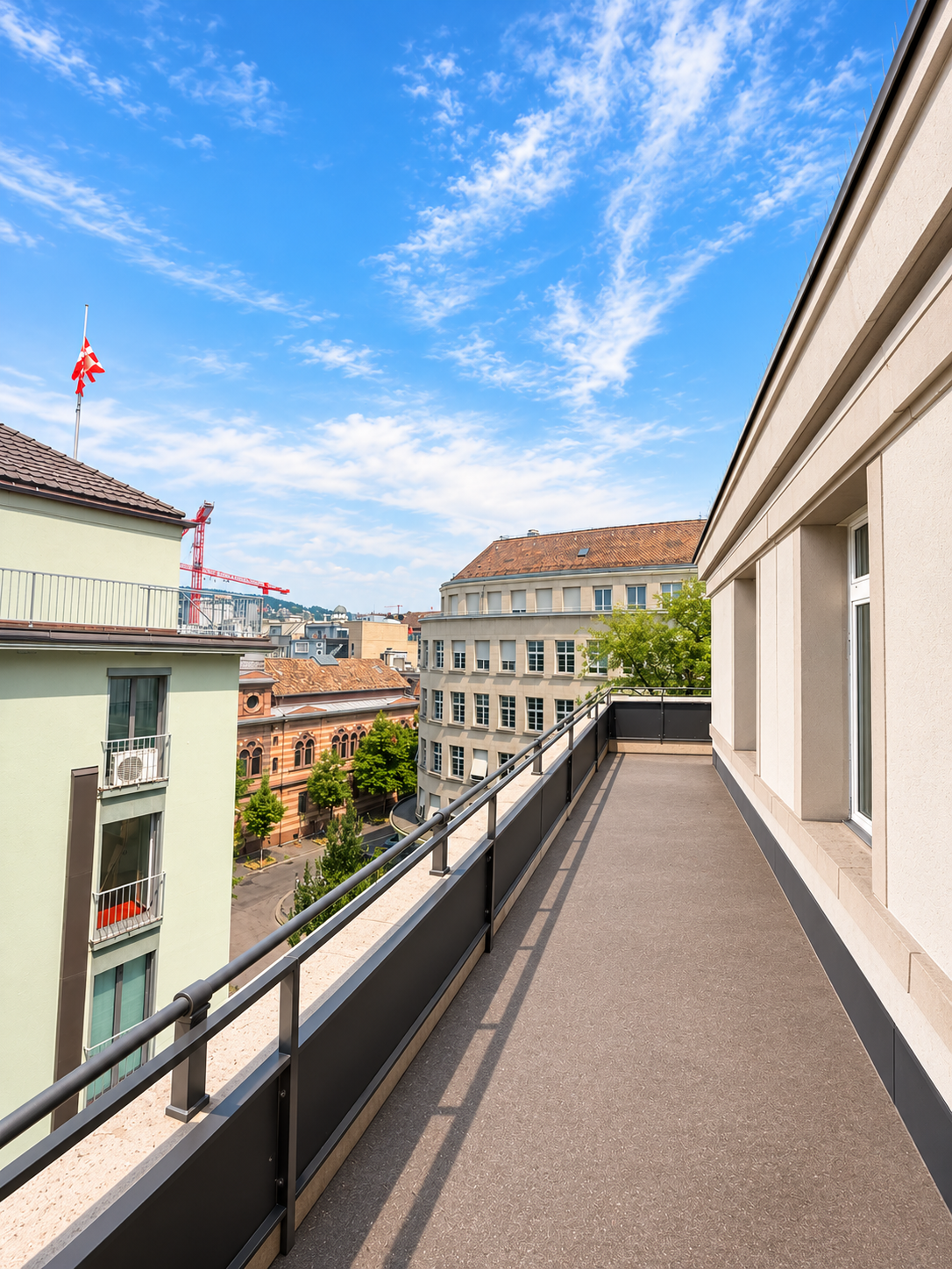 description":"La surface de bureaux attrayante et aménagée dans l'immeuble commercial fraîchement rénové Sihlporte est adaptée à un gestionnaire de fortune ou à une société de conseil. Devenez le voisin d'avocats, de sociétés de conseil de renommée internationale et de magasins intéressants.

La sur, photo 4 sur 6