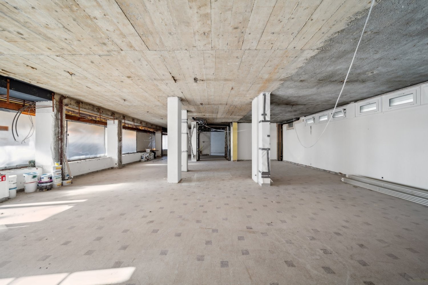 360m² shop, photo 4 sur 5