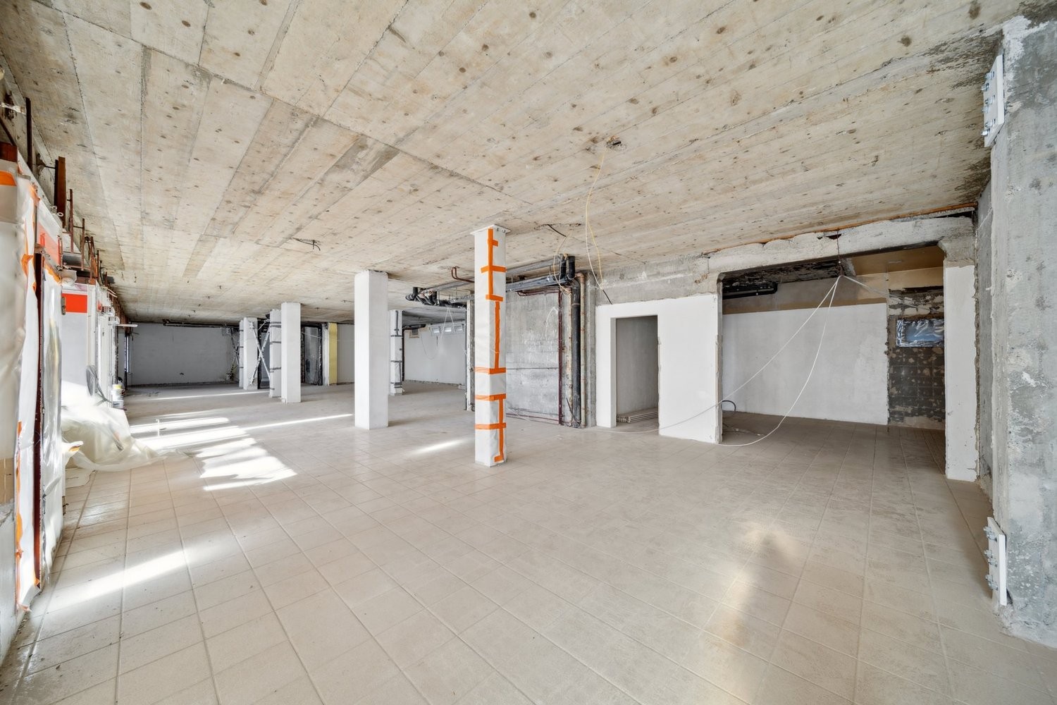 360m² shop, photo 3 sur 5