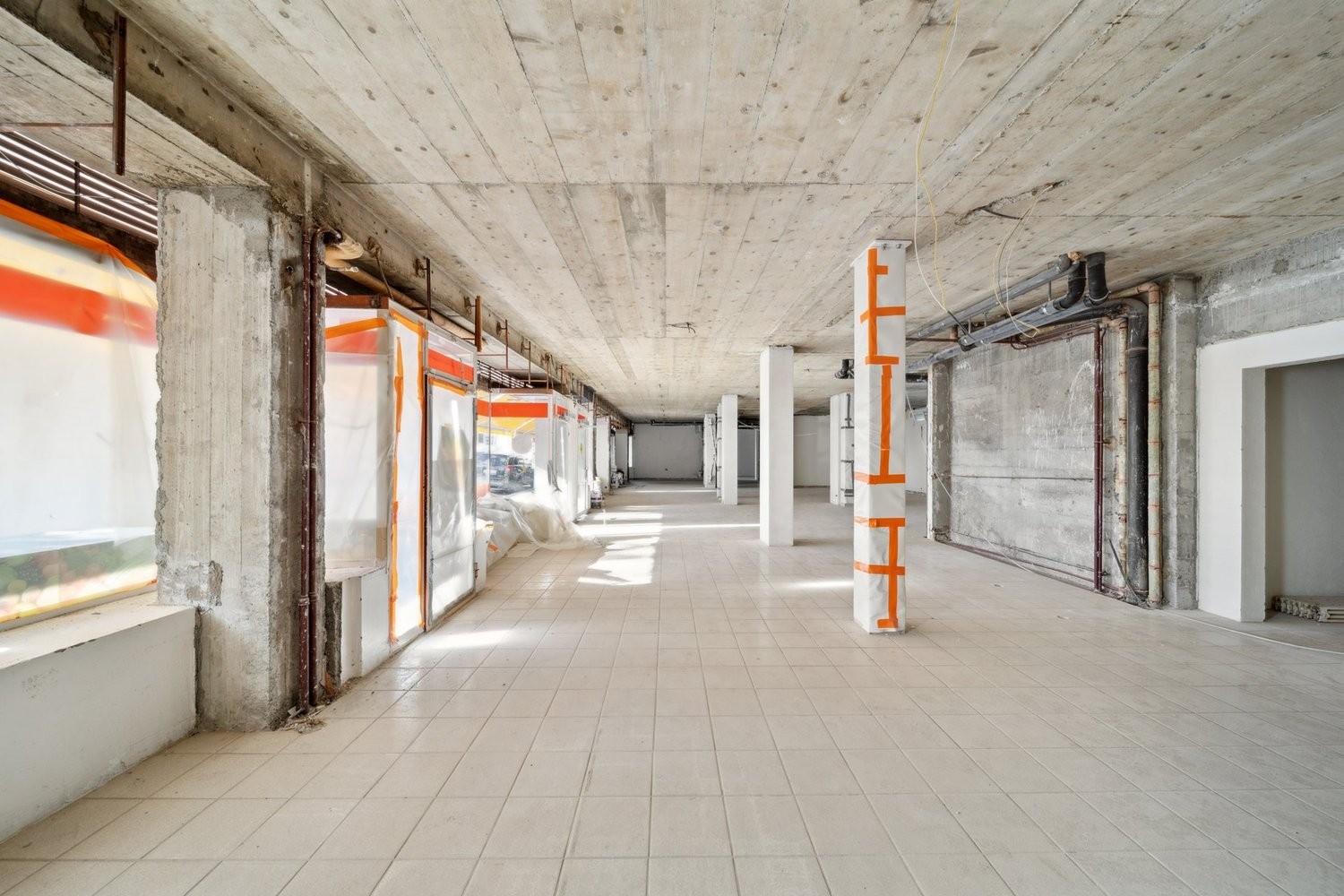 360m² shop, photo 2 sur 5