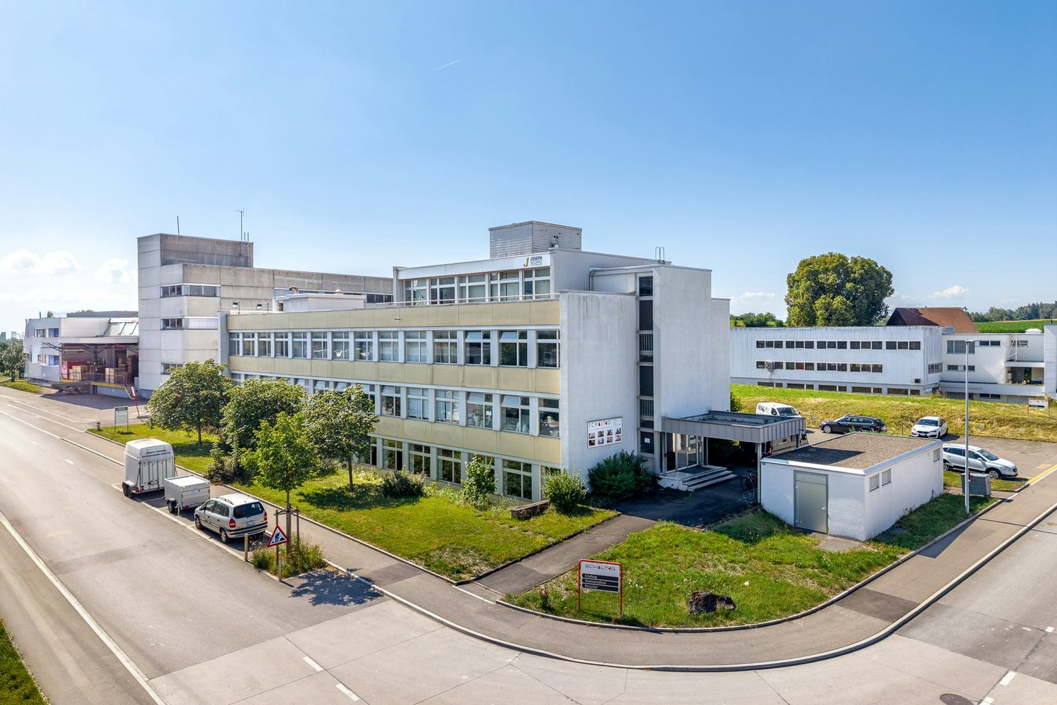 346m² commercial
