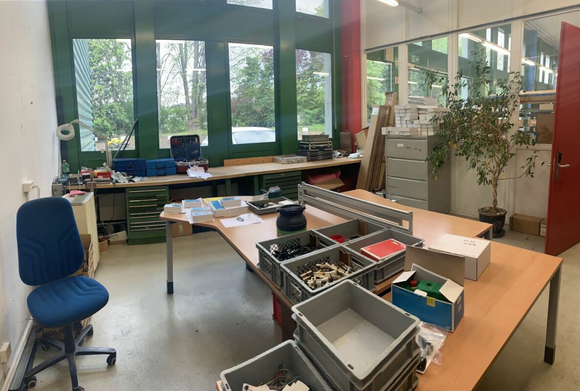 800m² office