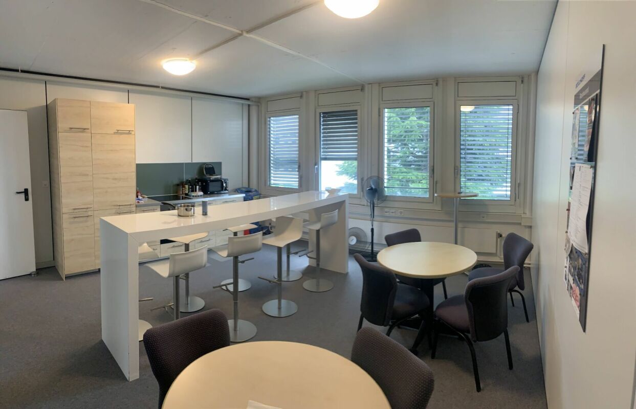 800m² office