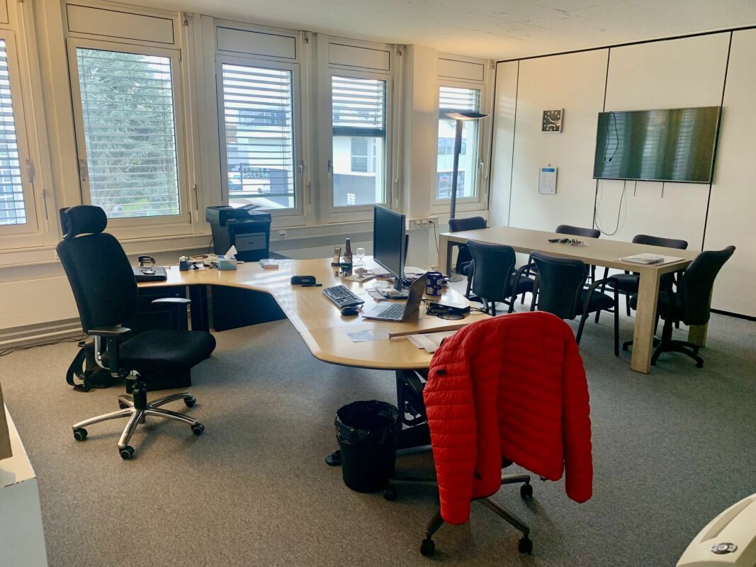 800m² office
