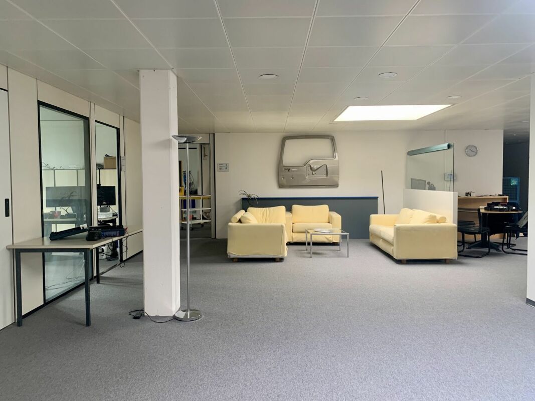 800m² office