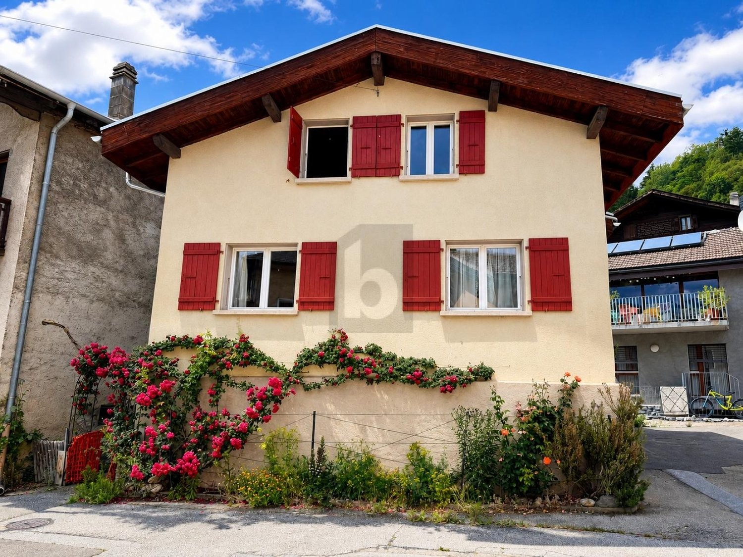 5 rooms single house, photo 1 sur 4