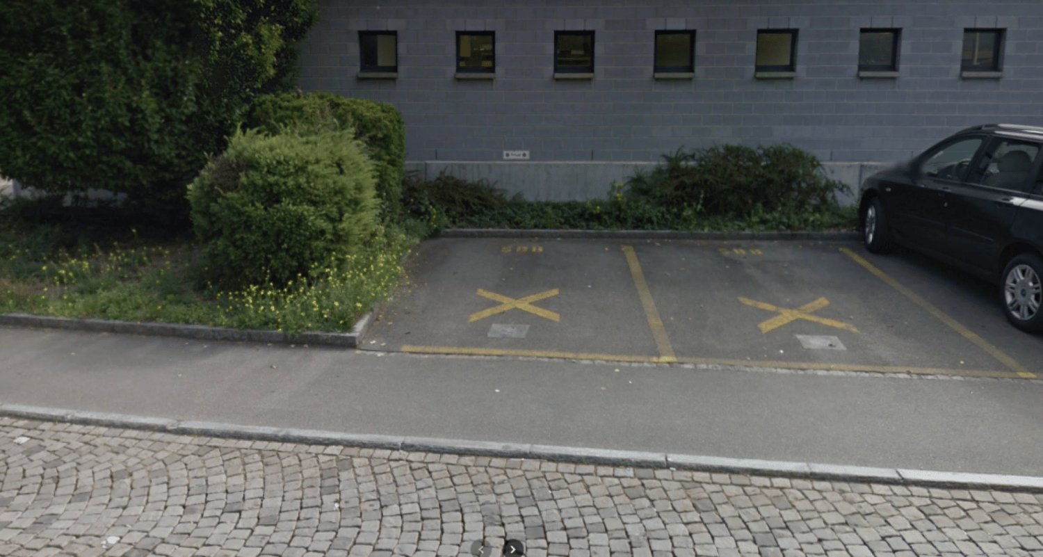 Place disponible, photo 1 sur 2