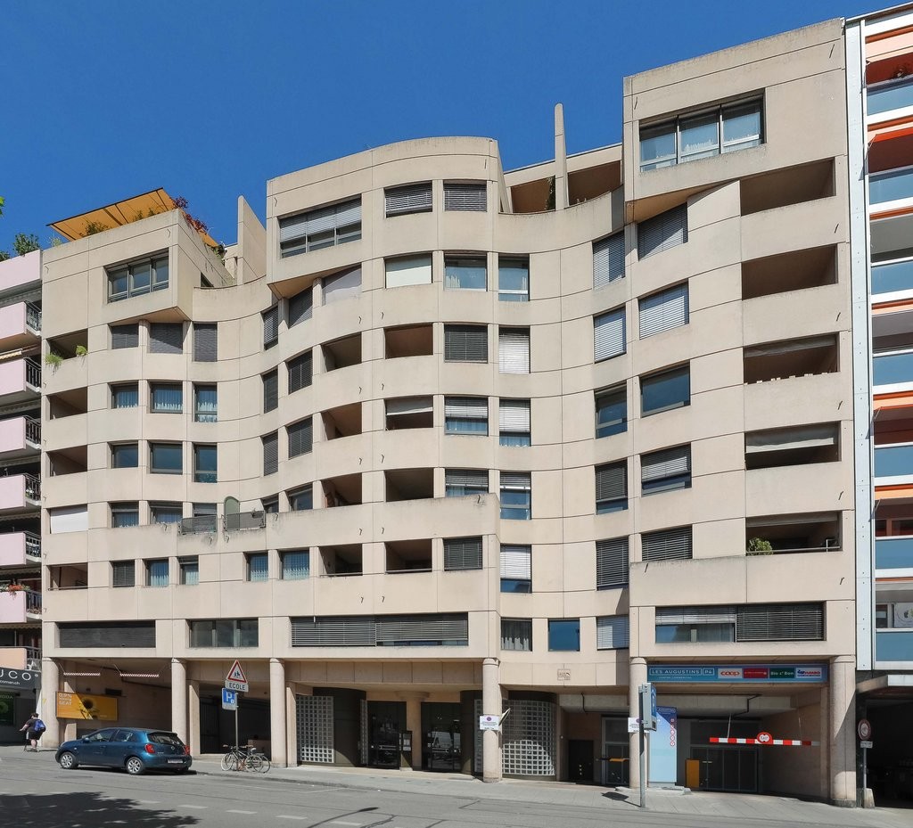 96m² office