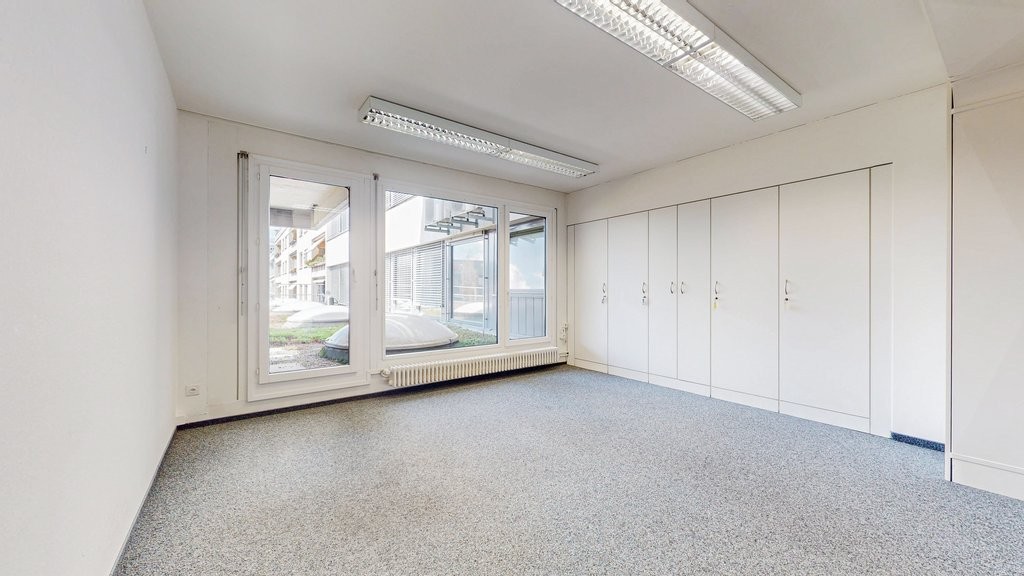 175m² office