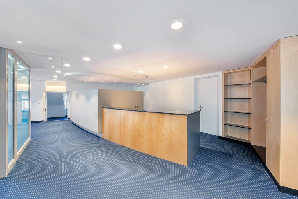 217m² de bureaux, photo 1 sur 9