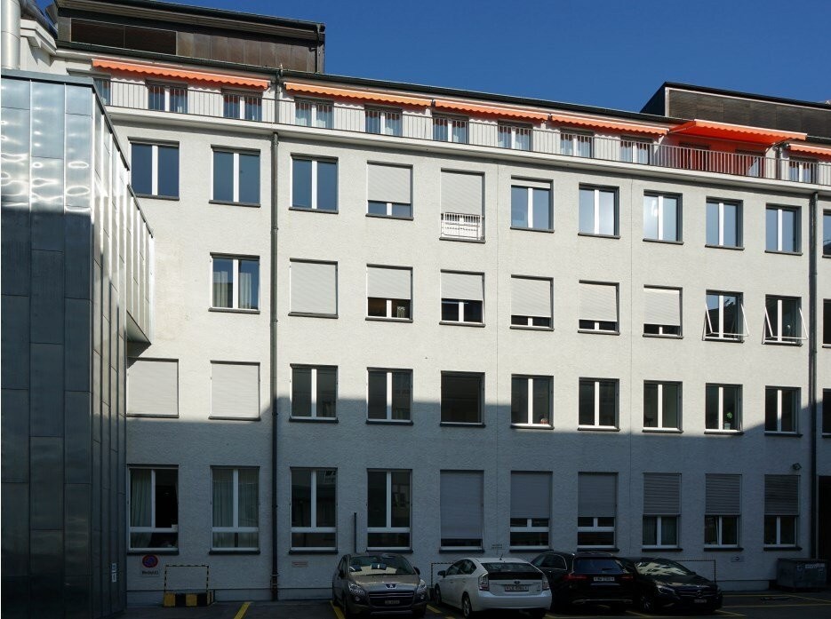 81m² office