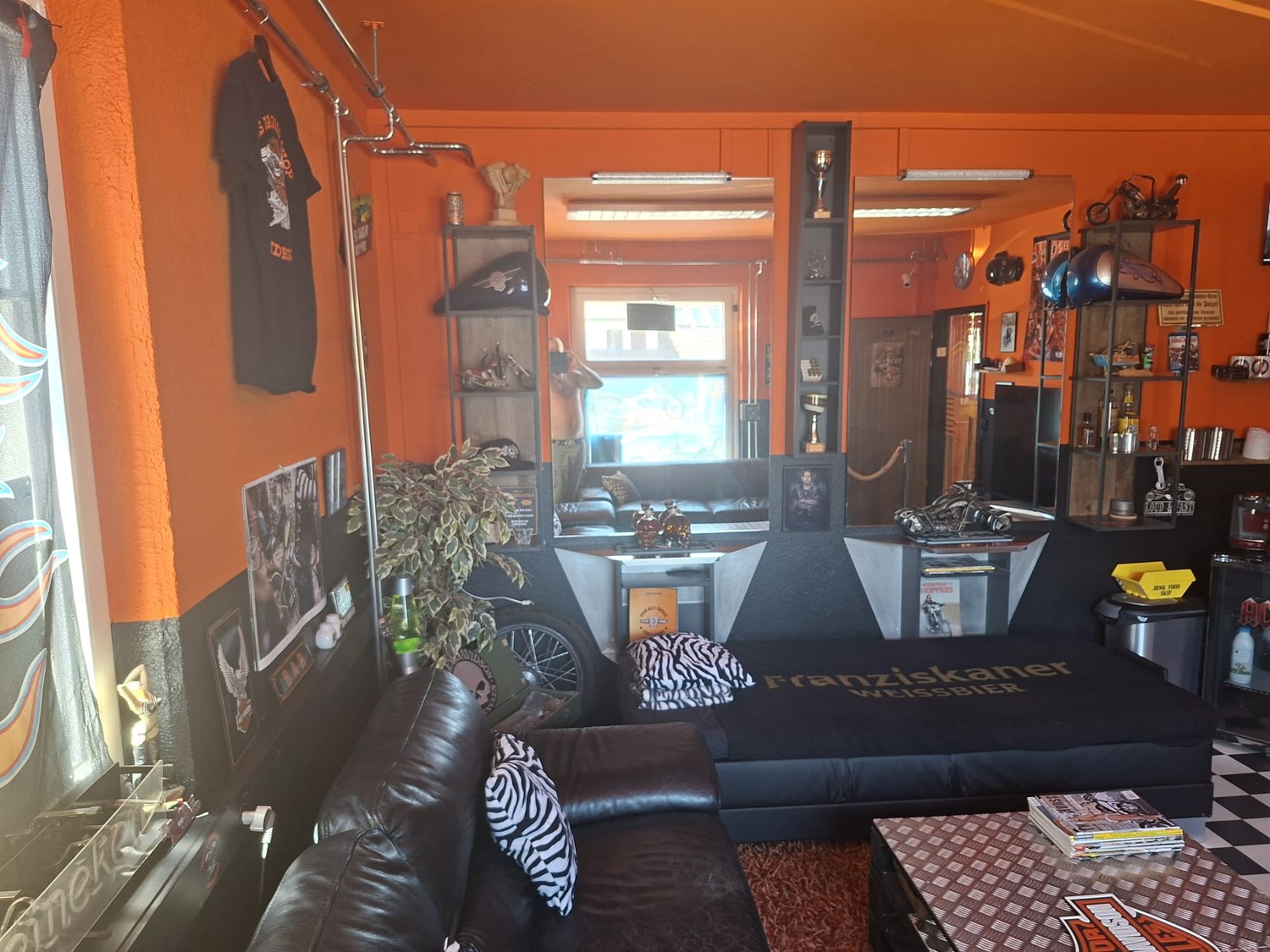 150m² commercial