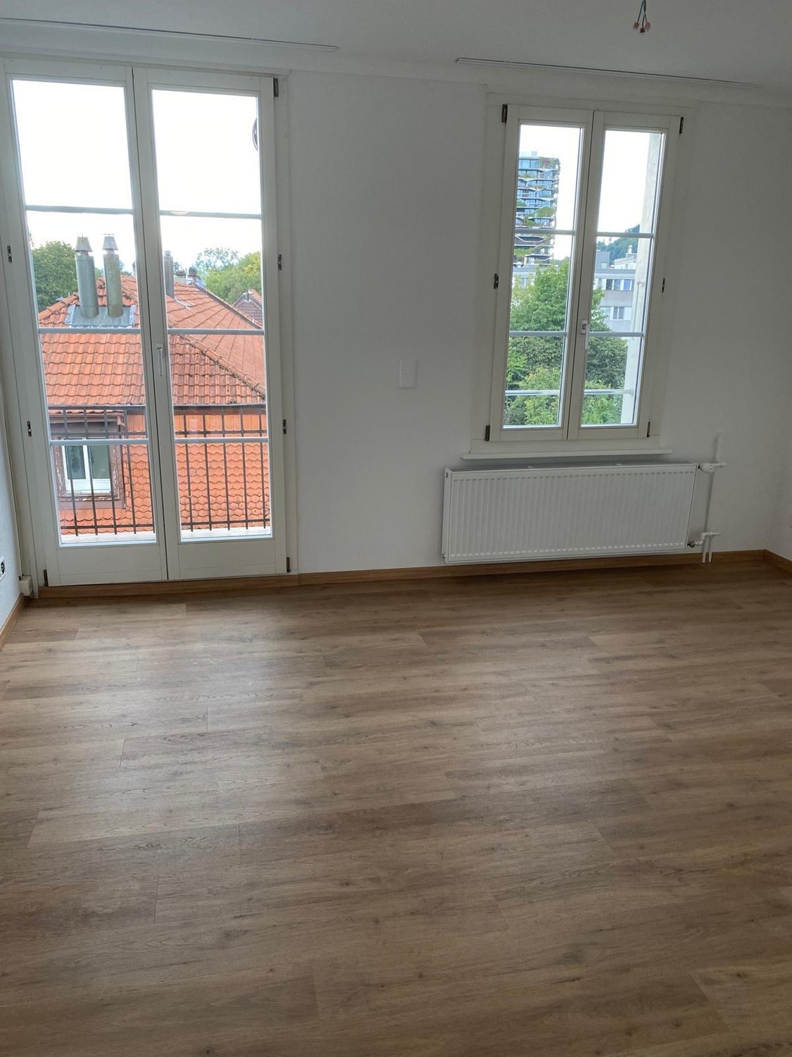 Appartement de 5 ½ pièces
Attractif et lumineux appartement de 5.5 pièces à louer à Wabern, situé dans un très bon emplacement. L'appartement s'étend sur deux étages et offre beaucoup d'espace pour les familles ou les personnes qui aiment vivre avec de l'espace.
✨ Points forts :
- ☀️ Appartement , photo 5 sur 10