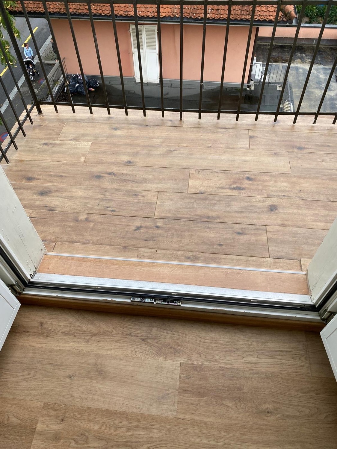 Appartement de 5 ½ pièces
Attractif et lumineux appartement de 5.5 pièces à louer à Wabern, situé dans un très bon emplacement. L'appartement s'étend sur deux étages et offre beaucoup d'espace pour les familles ou les personnes qui aiment vivre avec de l'espace.
✨ Points forts :
- ☀️ Appartement , photo 7 sur 10