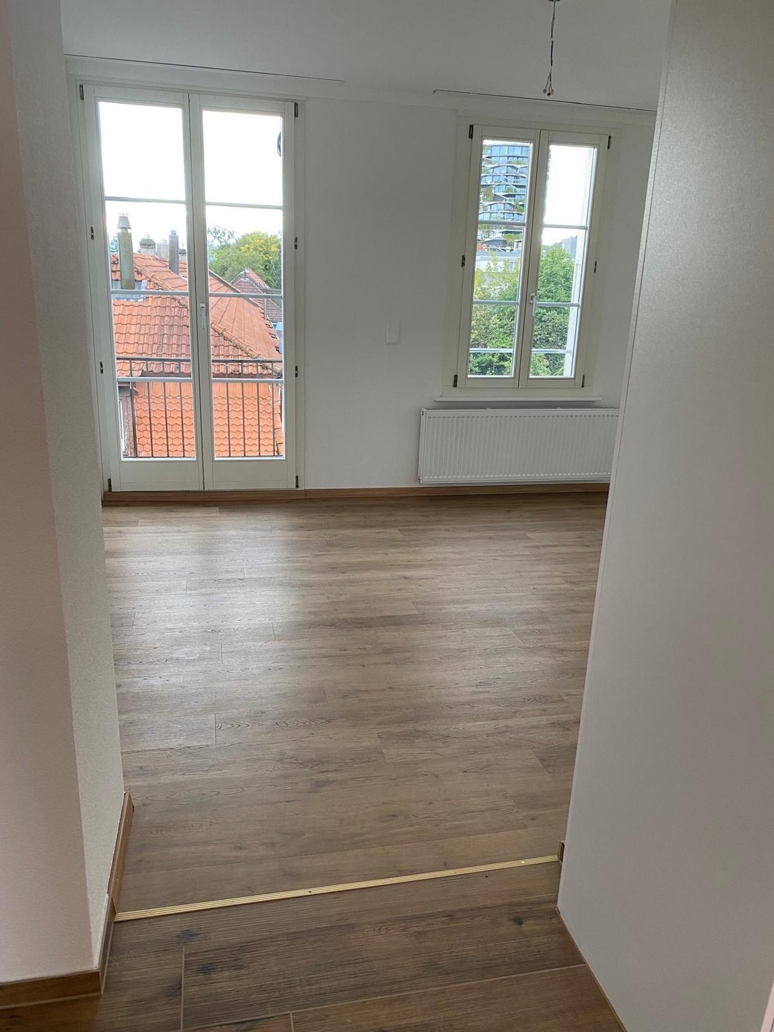 Appartement de 5 ½ pièces
Attractif et lumineux appartement de 5.5 pièces à louer à Wabern, situé dans un très bon emplacement. L'appartement s'étend sur deux étages et offre beaucoup d'espace pour les familles ou les personnes qui aiment vivre avec de l'espace.
✨ Points forts :
- ☀️ Appartement , photo 6 sur 10
