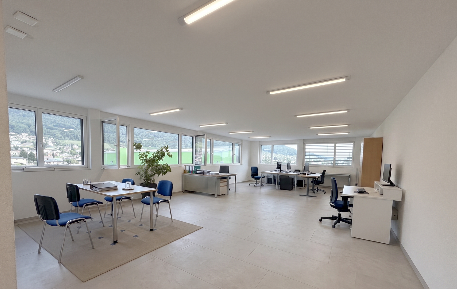1800m² commercial, photo 1 sur 8
