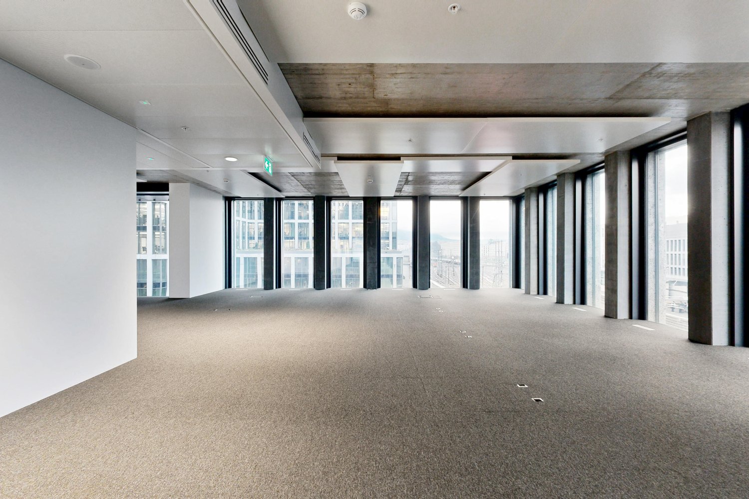 440m² office