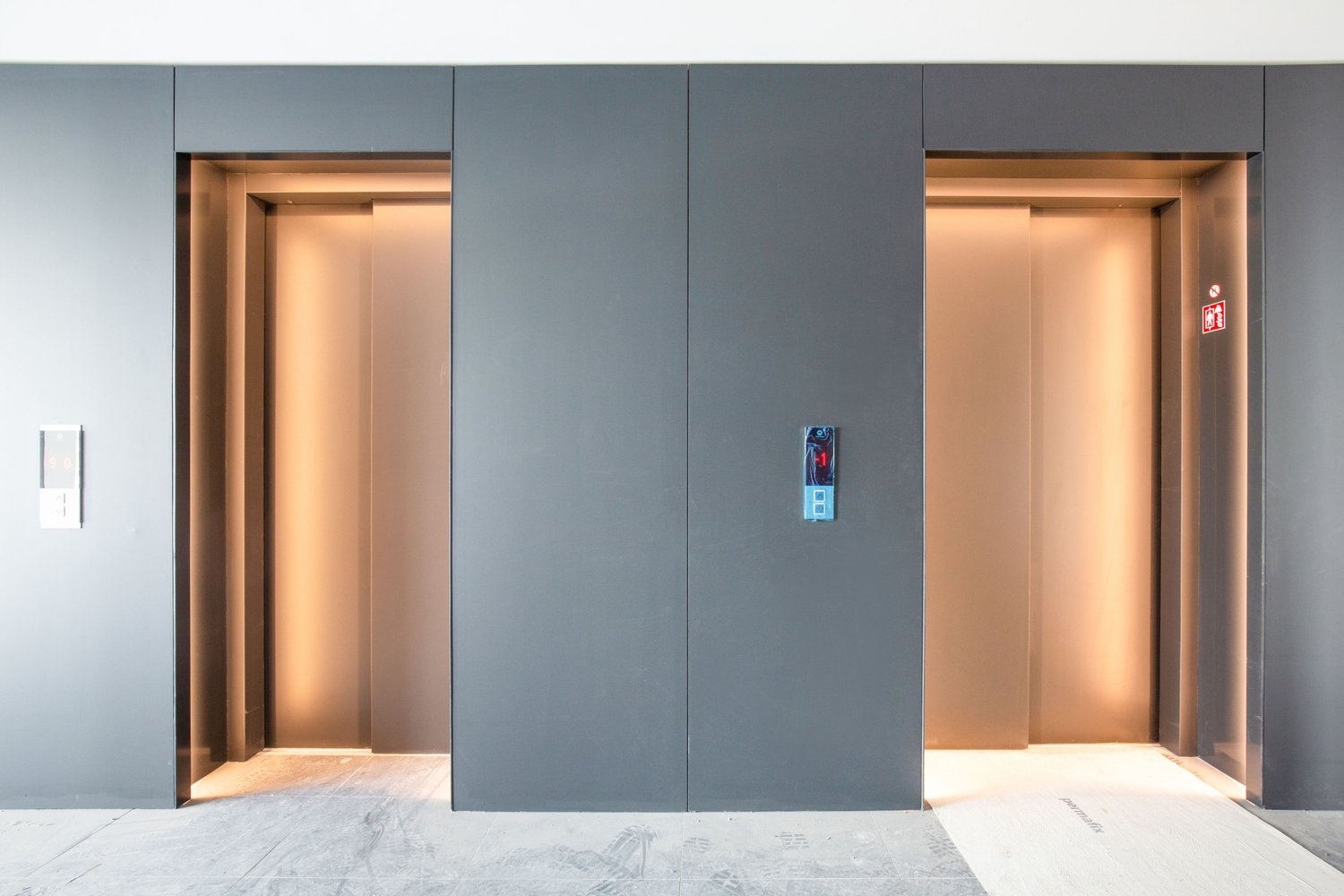 440m² office