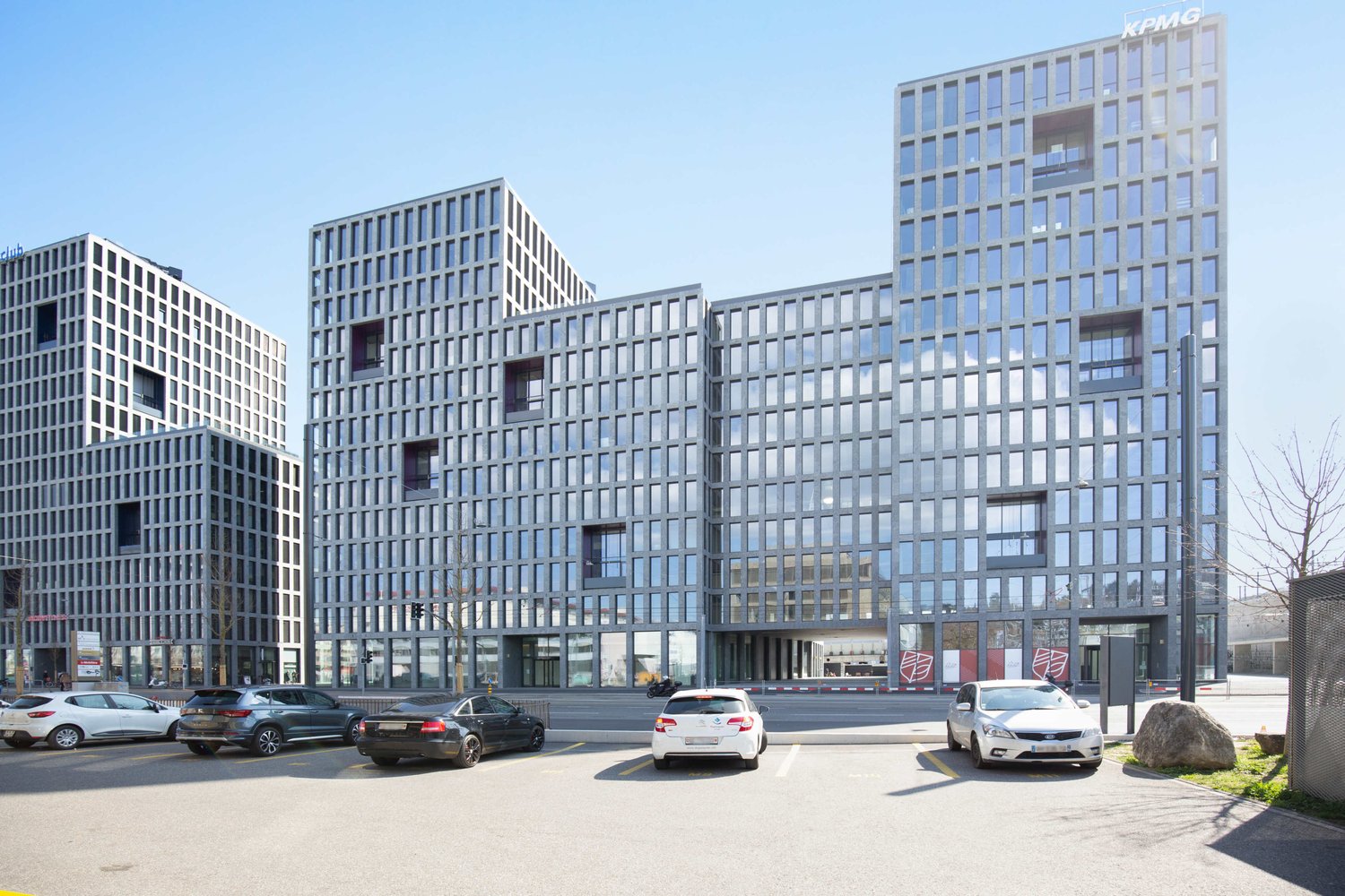 440m² office