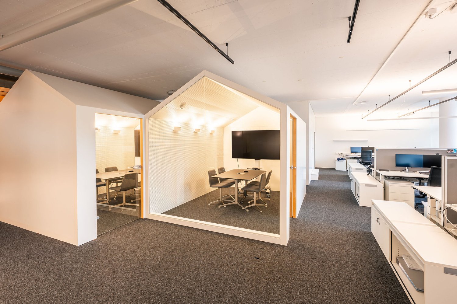 320m² office