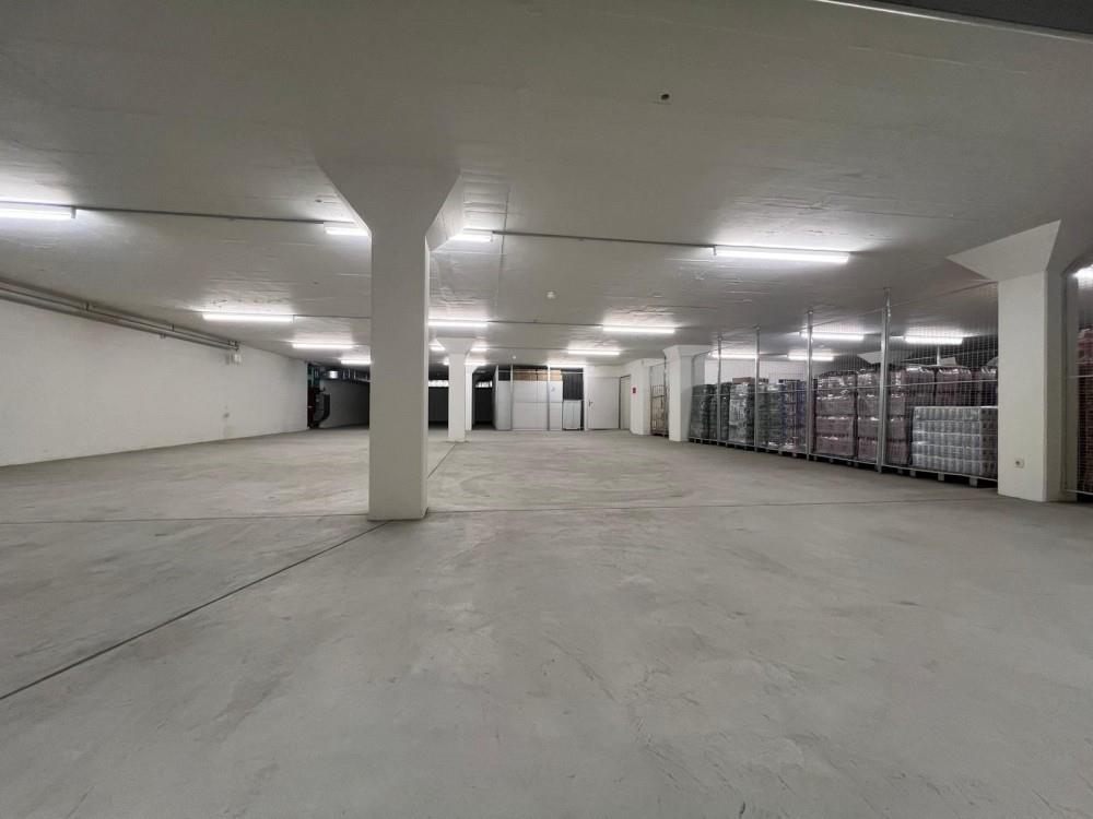 Local de stockage de 400m², photo 3 sur 9