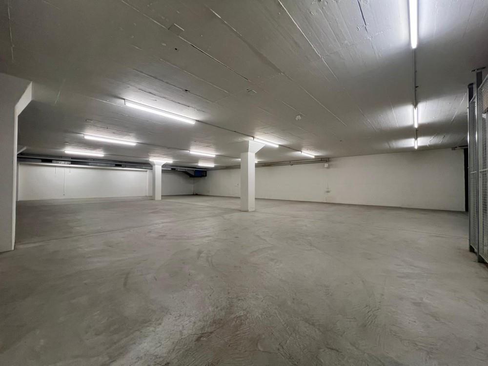 Local de stockage de 400m², photo 1 sur 9