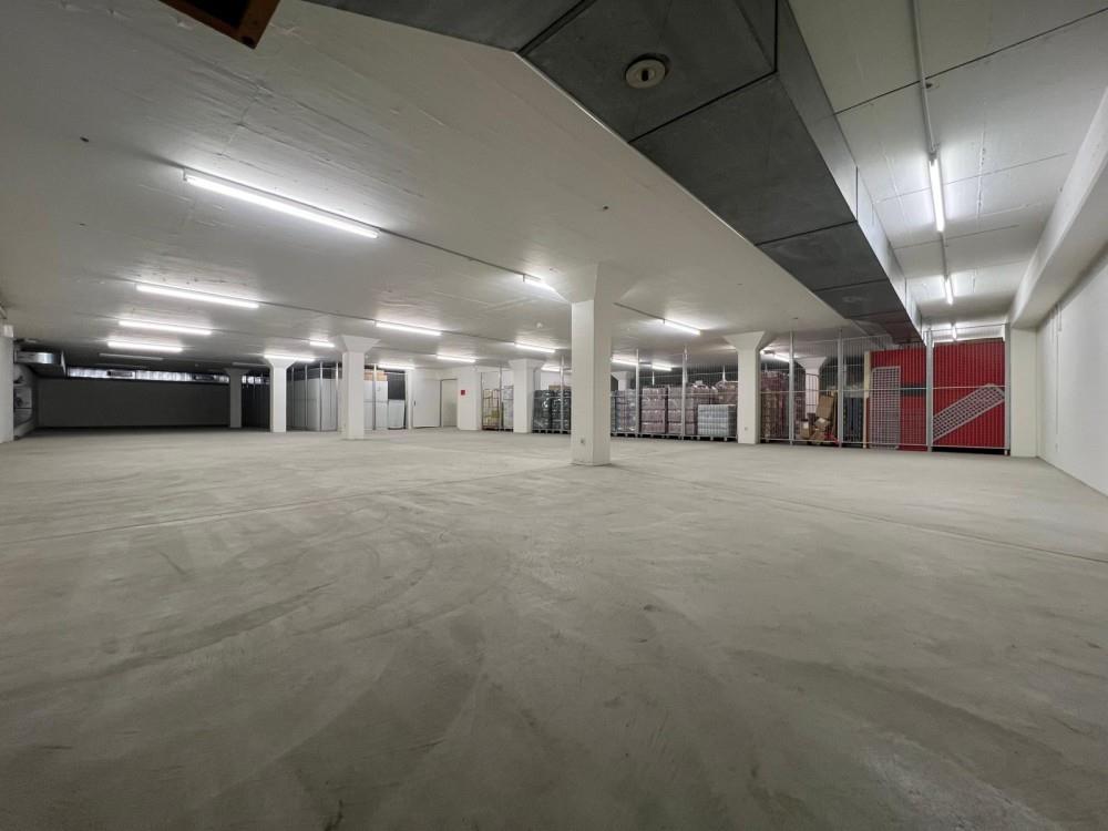 Local de stockage de 400m², photo 2 sur 9