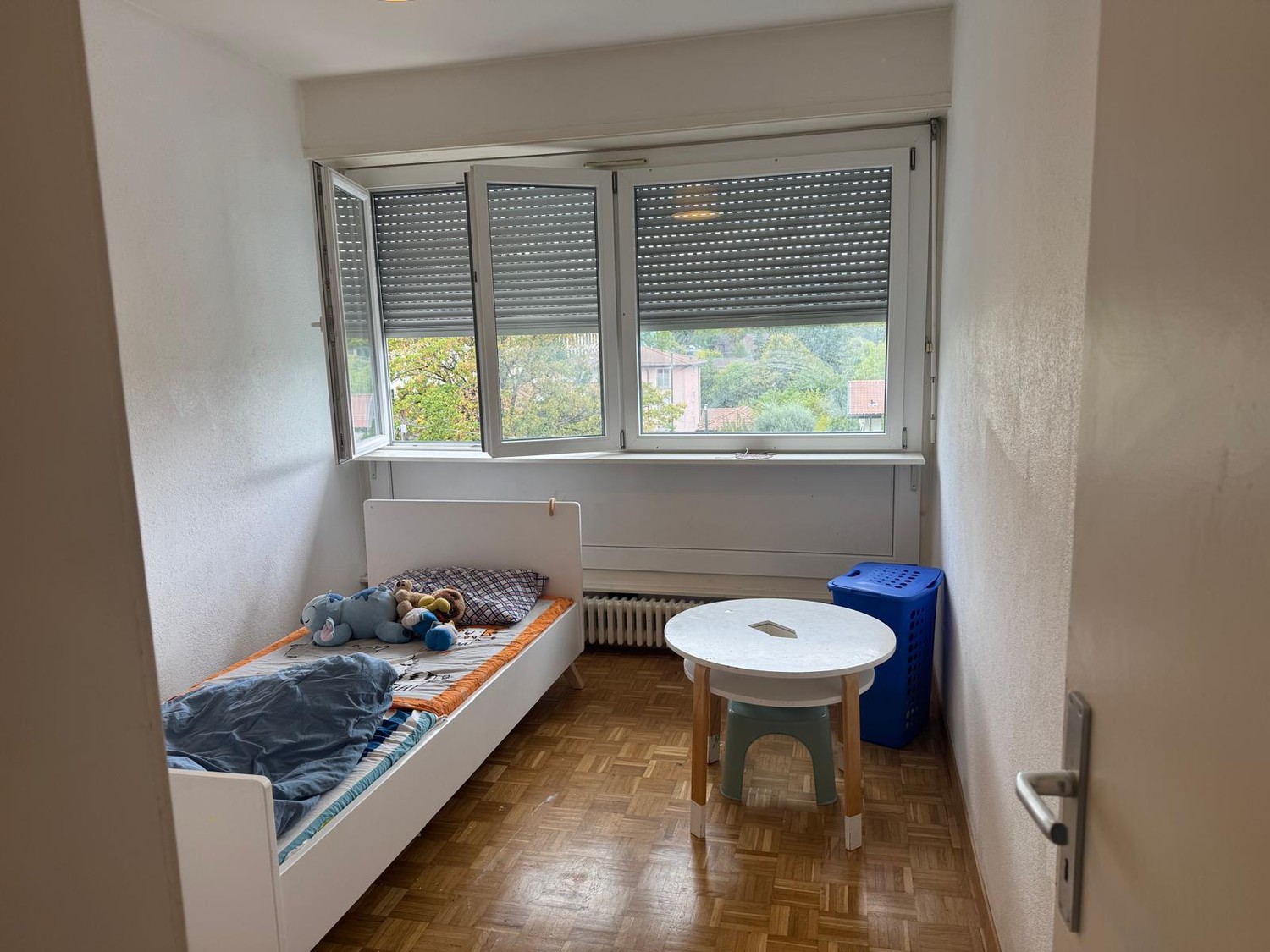 Appartement de 6 pièces

Frais d'agence 1000 CHF, photo 10 sur 10