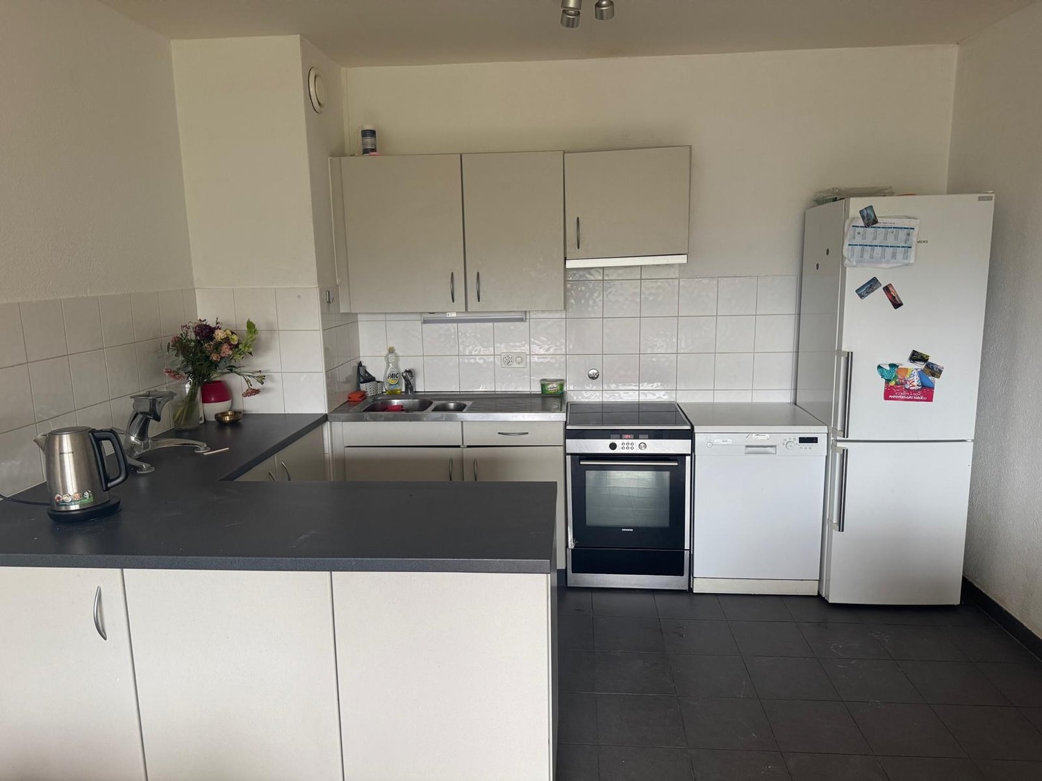 Appartement de 6 pièces

Frais d'agence 1000 CHF, photo 9 sur 10