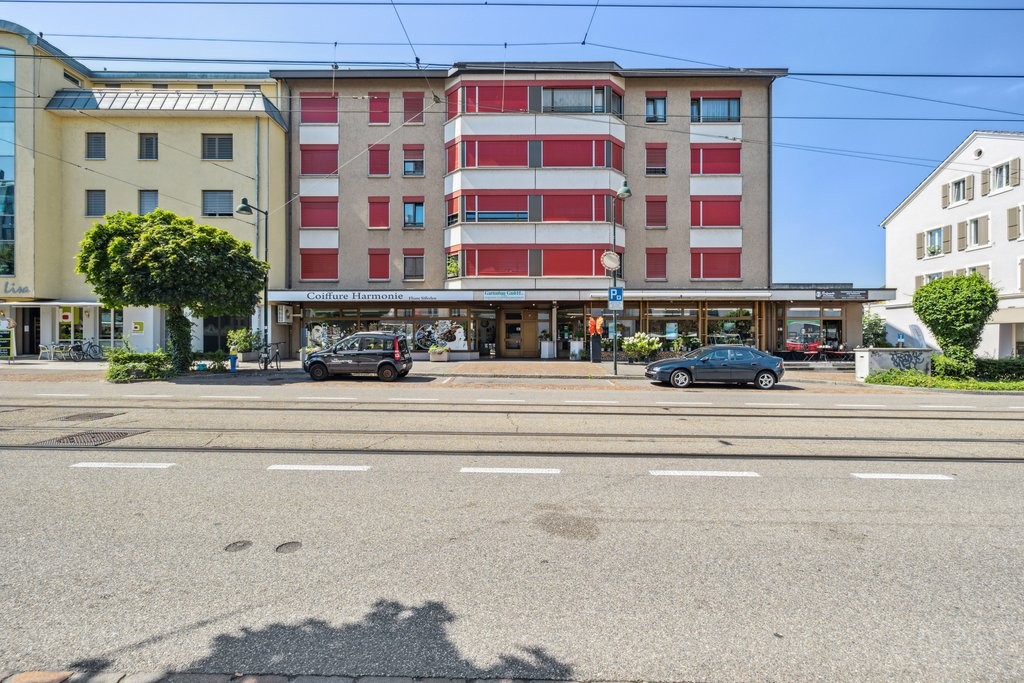 Place de parc souterraine

Cherchez-vous un abri pour votre voiture adorée ?

Alors vous êtes au bon endroit. Nous louons, immédiatement ou sur rendez-vous, une place de parc en Birsfelden pour CHF 125.- par mois.

Avez-vous suscité votre intérêt ? Contactez-nous dès aujourd'hui pour convenir d'un r