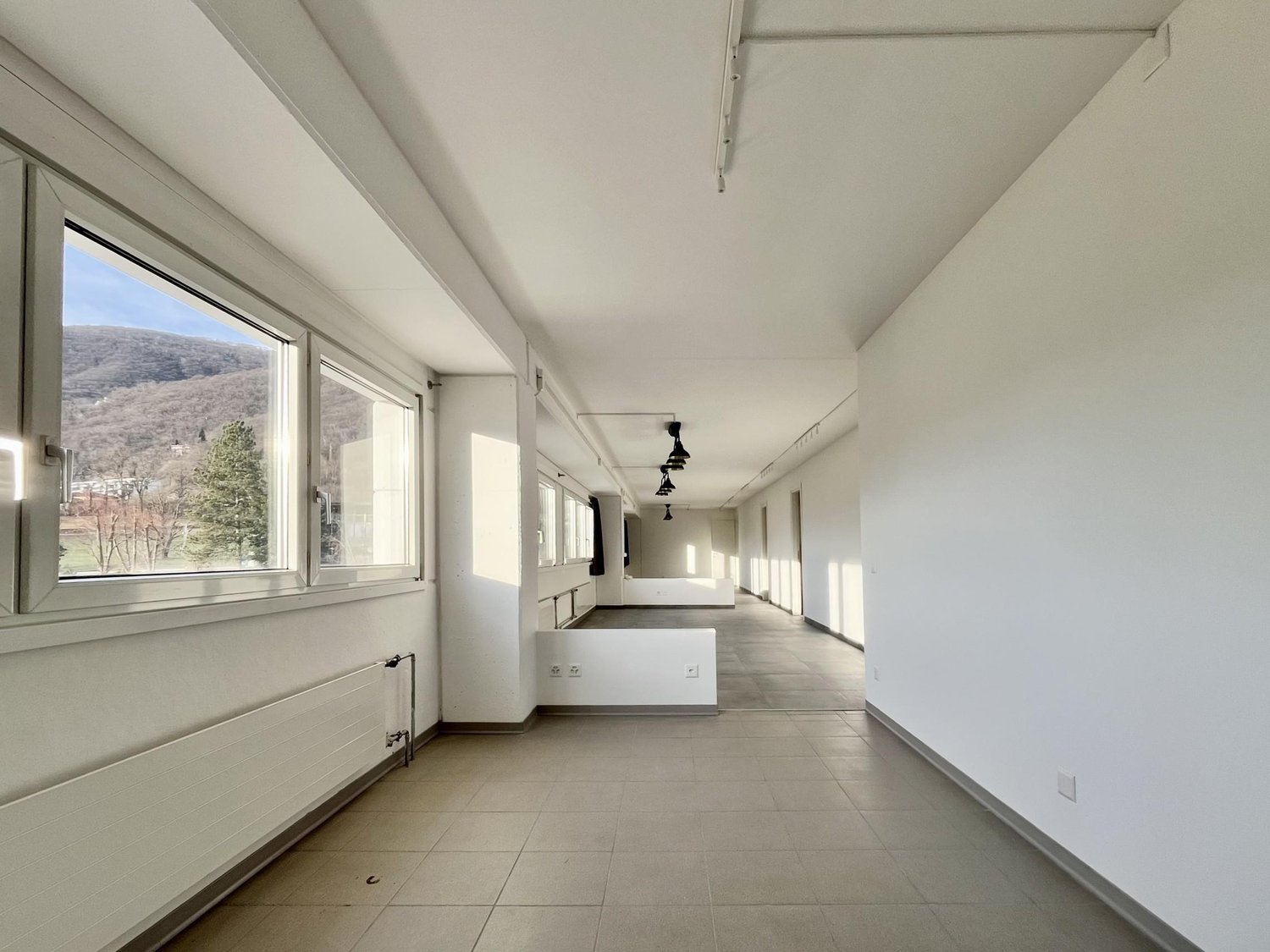 70m² de surface habitable / bâtiment commercial