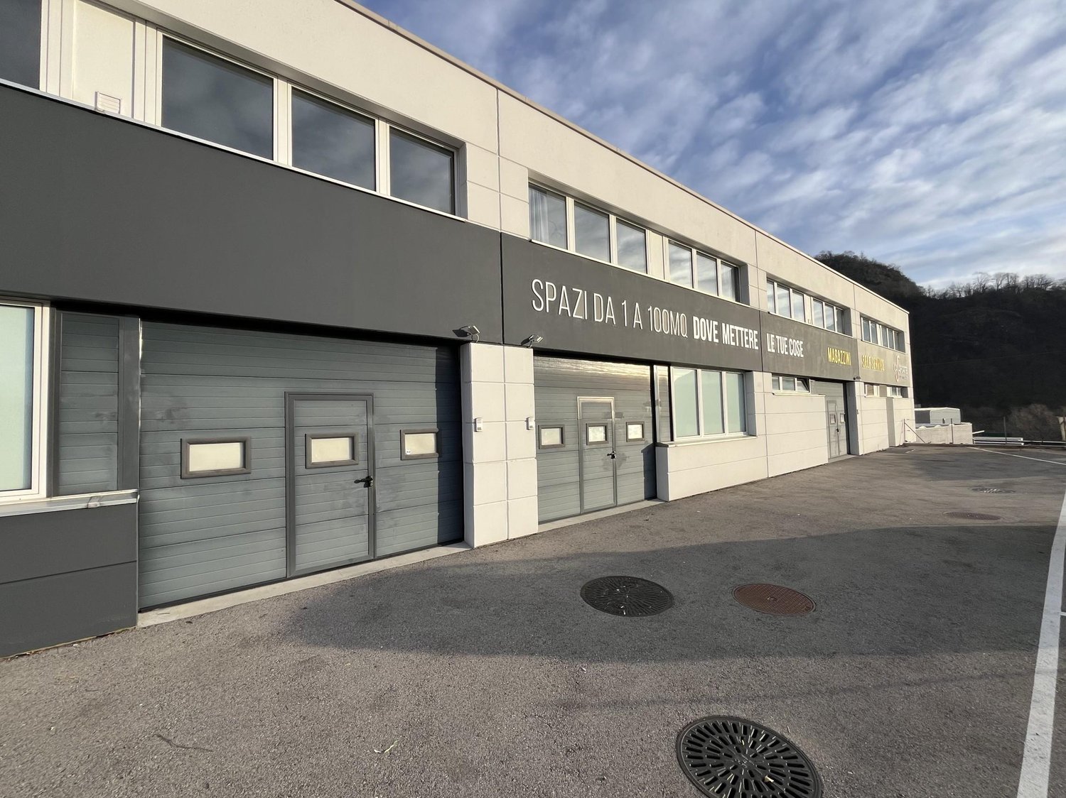 70m² de surface habitable / bâtiment commercial