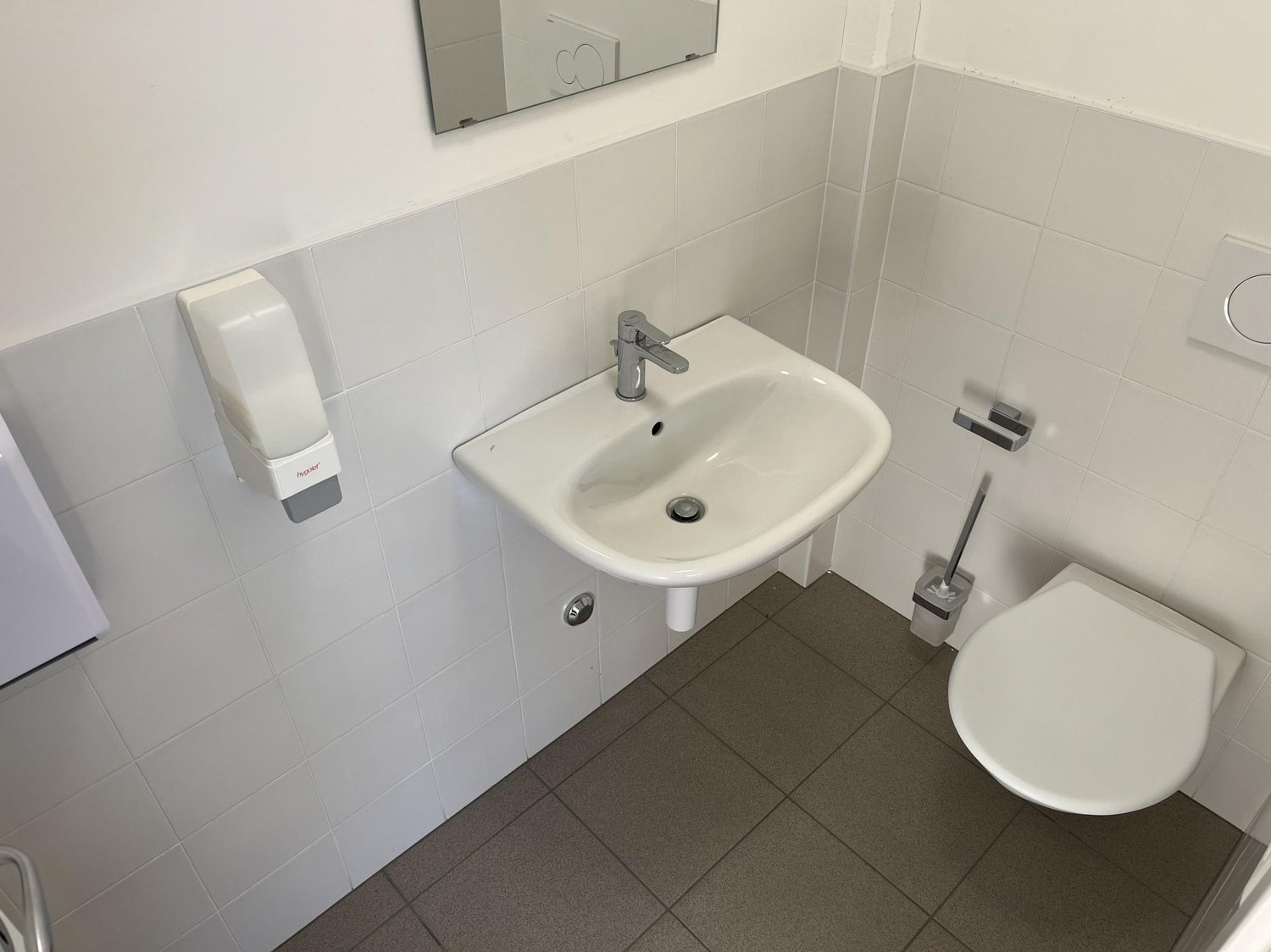 70m² de surface habitable / bâtiment commercial