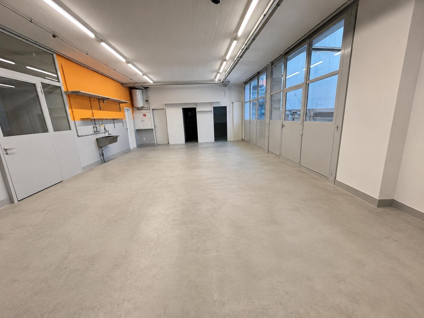 108m² commercial