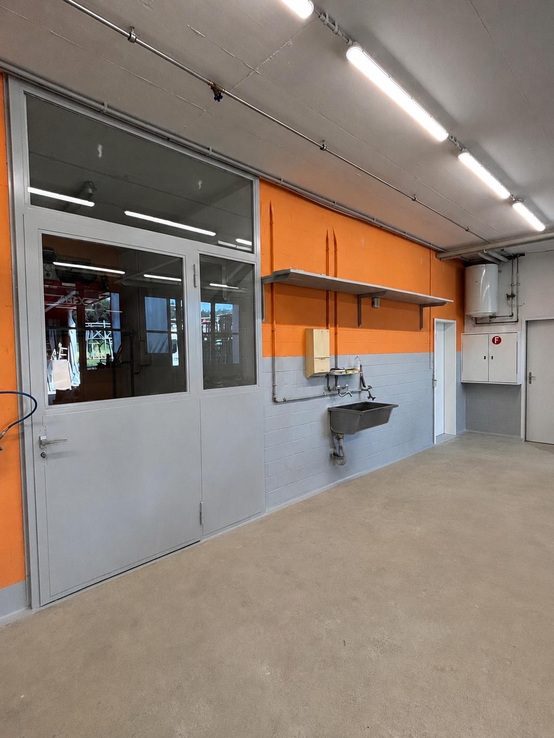 108m² commercial