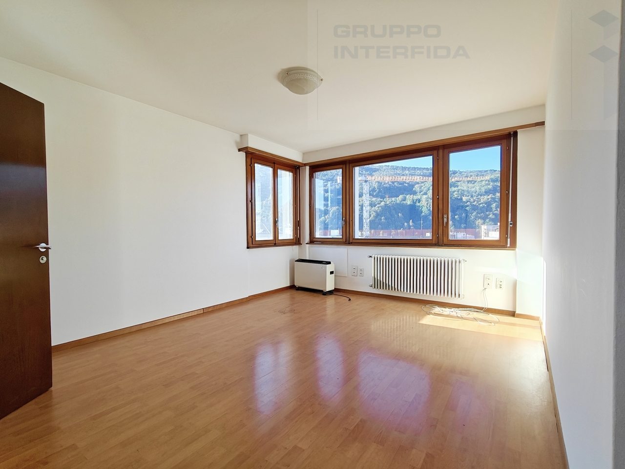 120m² bureau, photo 1 sur 5