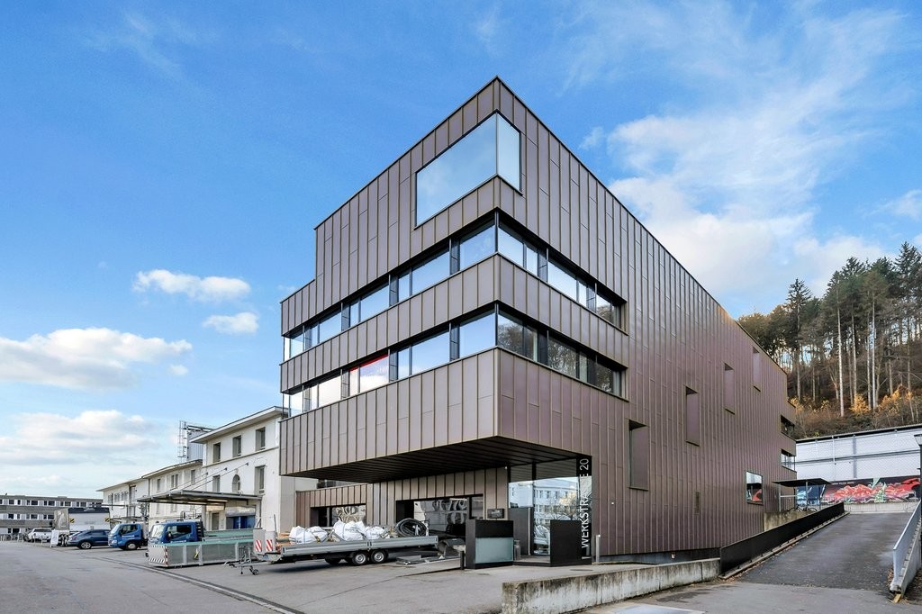Place de parc souterrain

Sécurisez votre place de stationnement fixe dans le parking couvert à la Werkstrasse 20, 3084 Wabern. Votre véhicule est protégé du vent et des intempéries et vous profitez d'un accès rapide et simple en voiture, sans recherche quotidienne de place de parc.

**Vos avantages