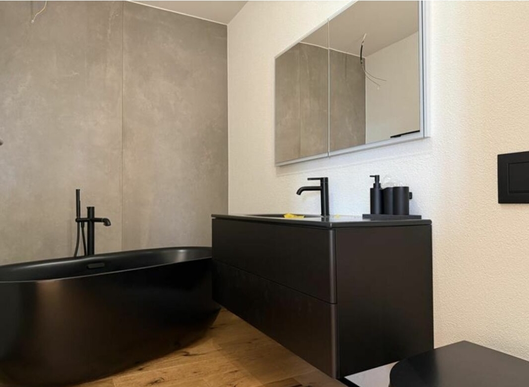 Exclusive 3.5-Room Attic Flat with Panoramic Views