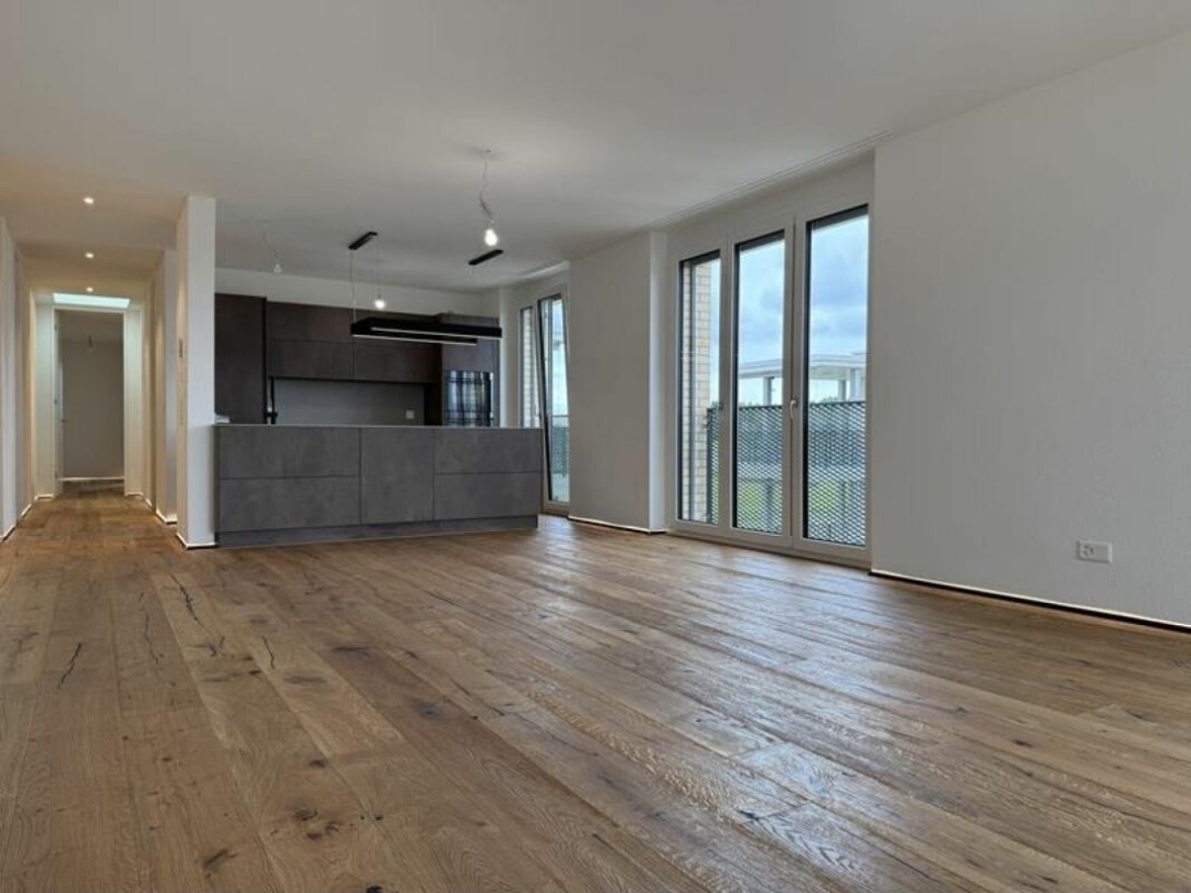Exclusive 3.5-Room Attic Flat with Panoramic Views