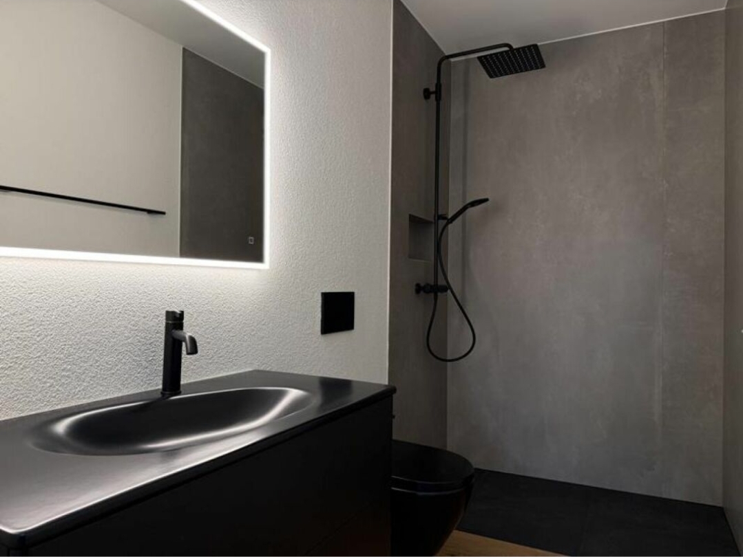 Exclusive 3.5-Room Attic Flat with Panoramic Views